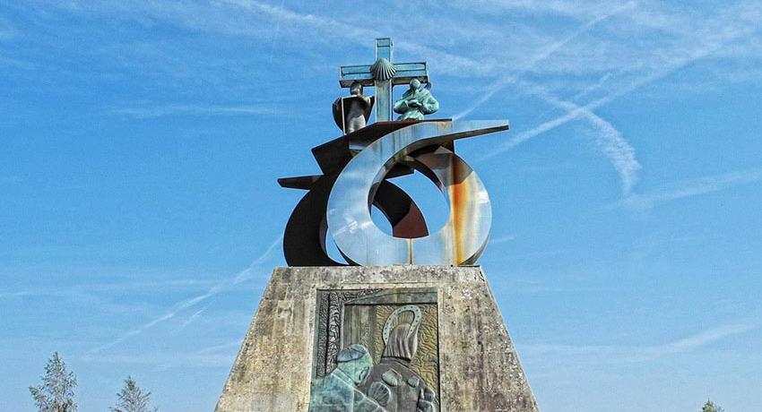 monument at Monte do Gozo
