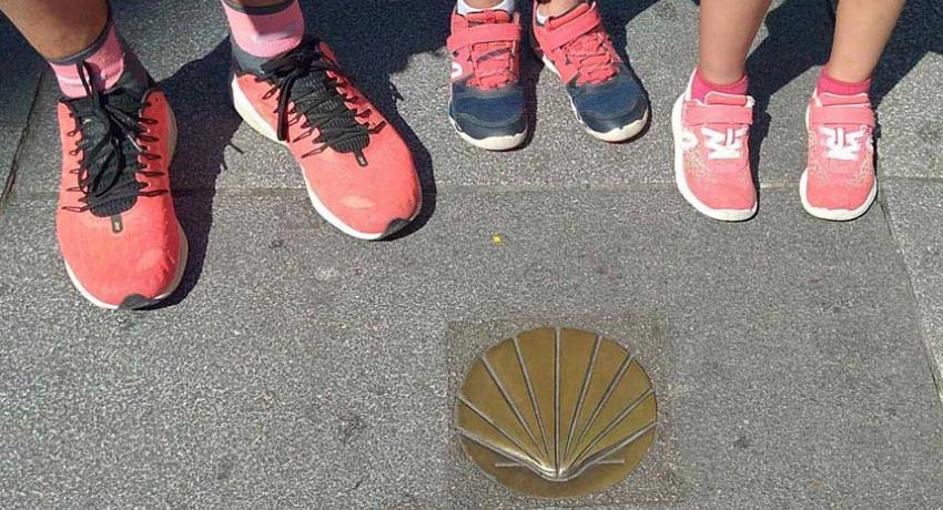 feet by scallop shell in Pontevedra
