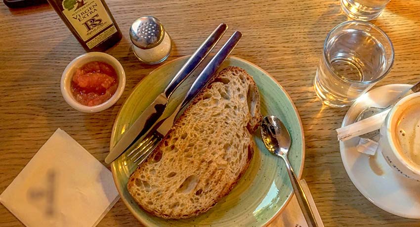 toast with tomato, olive oil and cafe con leche