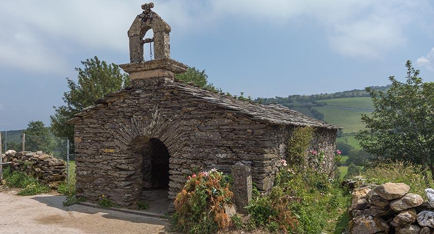 chapel in Fonfria on el camino 